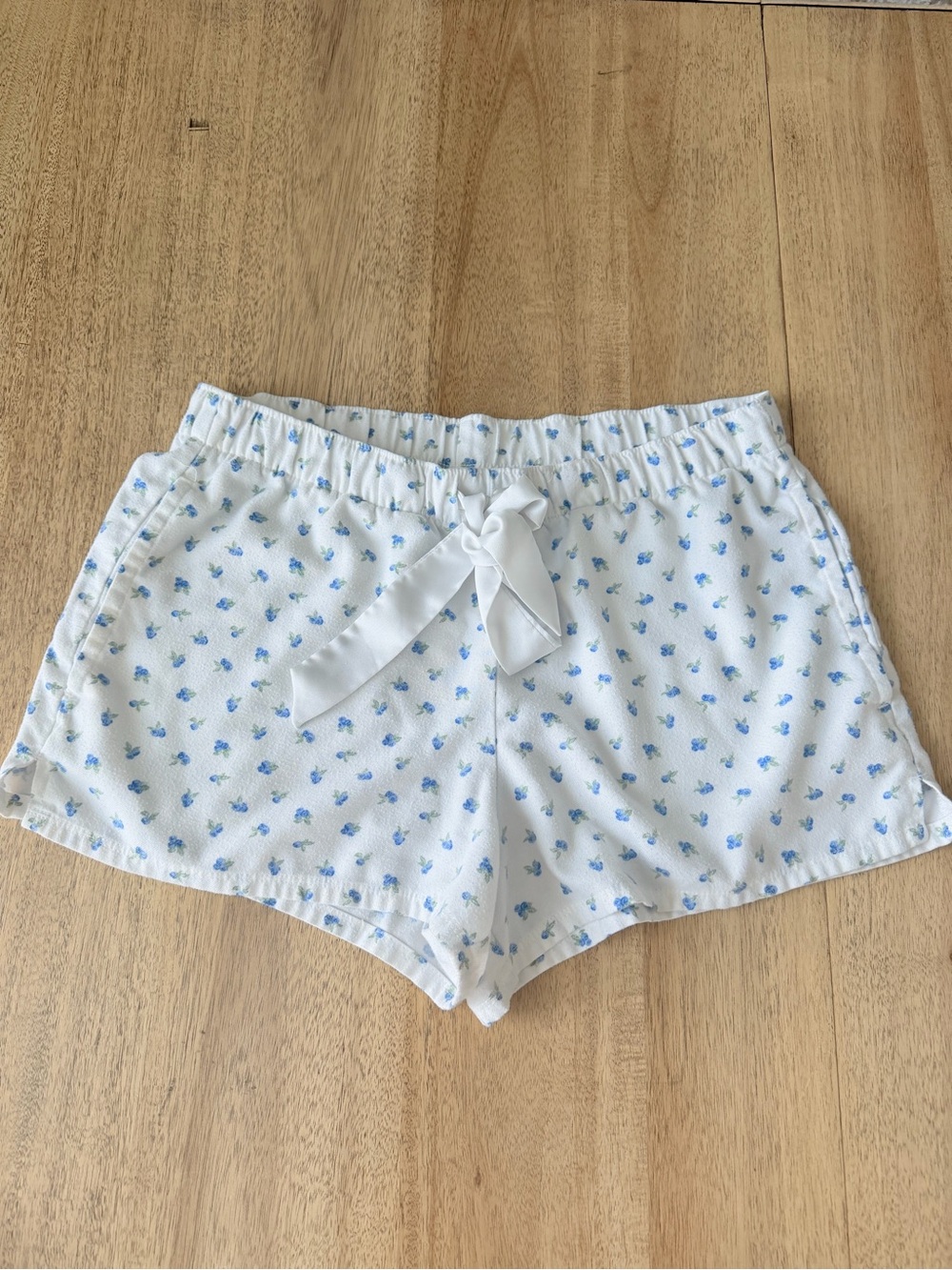 HOLLISTER White and Blue Floral Drawstring Women’s Satin Bow Dainty Shorts Sleep